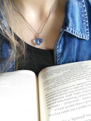 Biżuteria zawieszka łańcuszek niebieska diament serce z napisem na ziarenku ryżu z imieniem imionami symbolami miłosna prezent dla par dla dziewczyny dla żony-mr