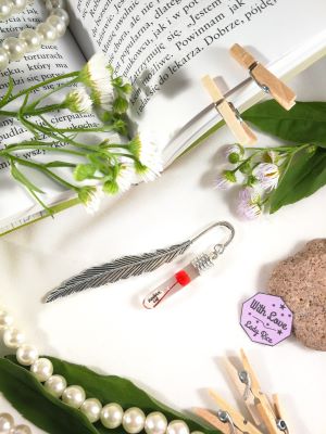 zakładka do książki z napisem na ziarenku ryżu czerwona