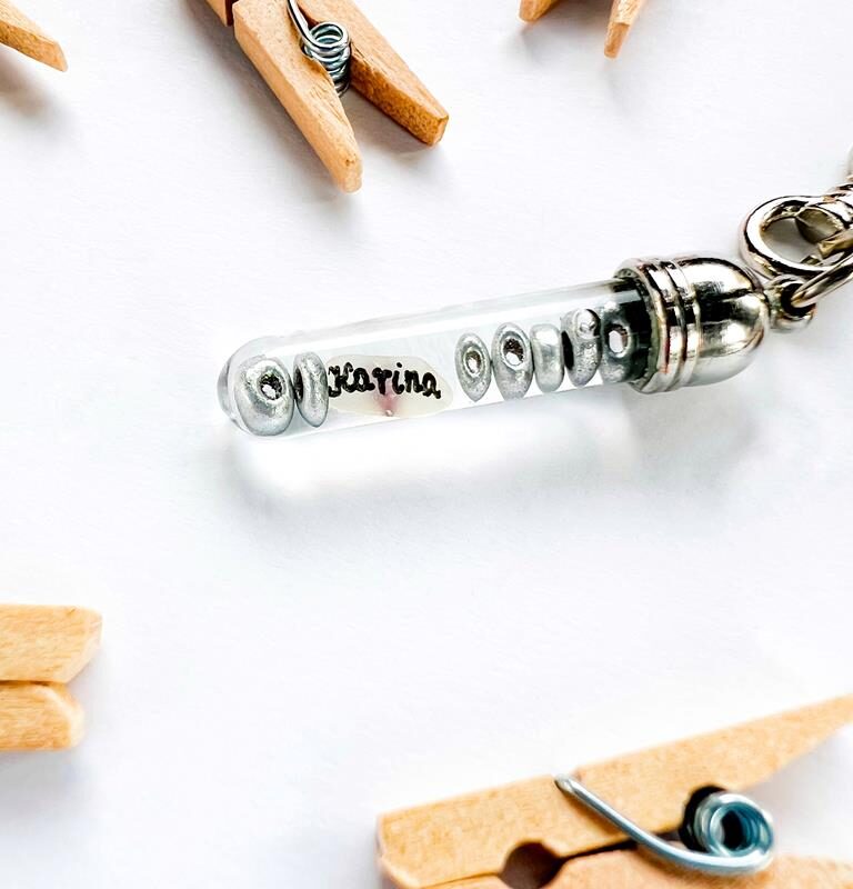 Breloczek z imieniem i koralikami personalizacja